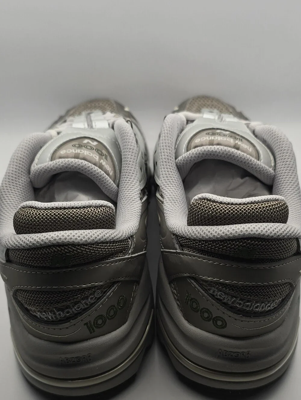 New Balance 1000 Metallic Silver Mesh Sneaker Mens 10 Womens 11.5